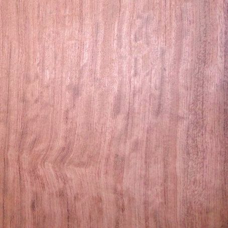Venta de madera maciza a medida - chapa de madera de bubinga de color rojizo o rosado con veta de color pardo
