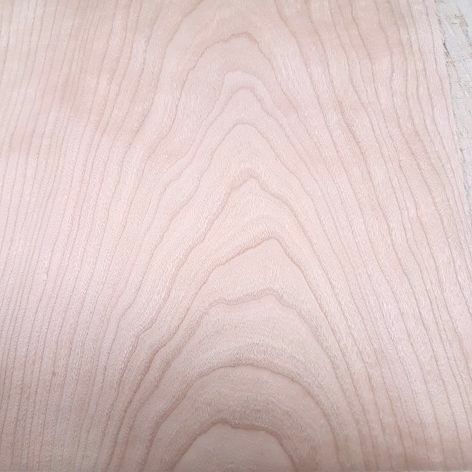 chapa de madera de cerezo americano de color marrón rojizo