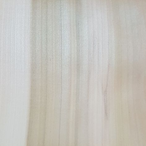 Chapa de madera de tilo verde de color blanco amarillento con matices verdes