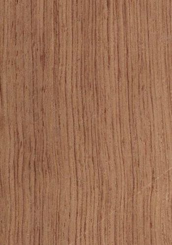 Madera de bubinga de color marrón rojizo, con vetas marrón oscuro