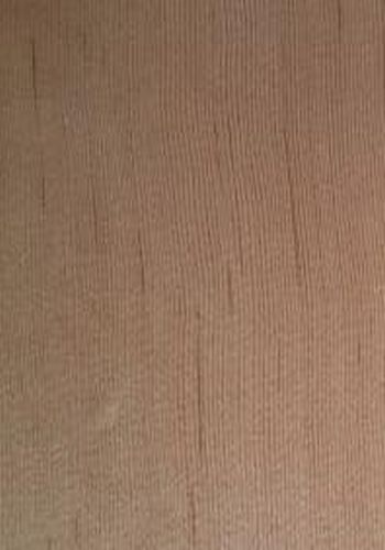 madera de pino oregón de color marrón rojizo con un fino veteado