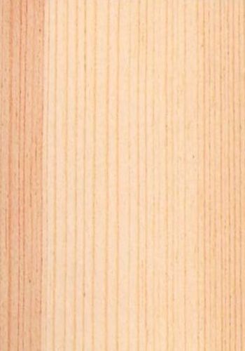 madera de pino valsaín de color amarillo pálido con veta rosada