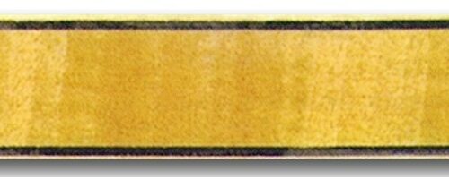 greca de madera compuesta por fajeado de ramín color amarillo dorado y doble filete blanco y negro en bordes