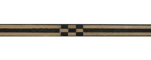 greca de madera con figura de ajedrezado y línea de secuencia larga en madera clara y marrón oscuro