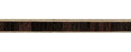 greca de madera marrón oscuro con bordes claros