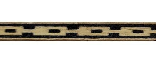 greca de madera con figura de encadenado en cremallera en blanco y negro