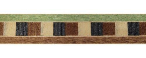 greca de madera con rectángulos en color marrón en degradé y enmarcado verde y caoba longitudinal