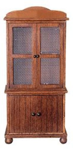 imagen de despensa de madera de nogal, en miniatura para casa de muñecas, con dos cuerpos, el superior con vitrina cerrada con tela de gallinero