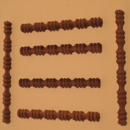 imagen de seis columnas torneadas en madera de nogal para elaborar muebles de casas de muñecas