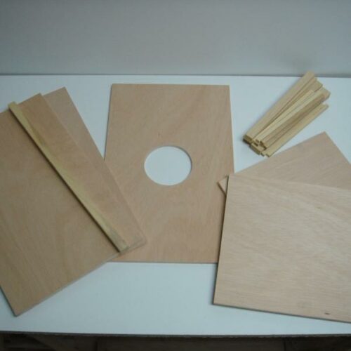 imagen con todas las piezas de calabó fenólico incluidas en el kit para hacer un cajón flamenco