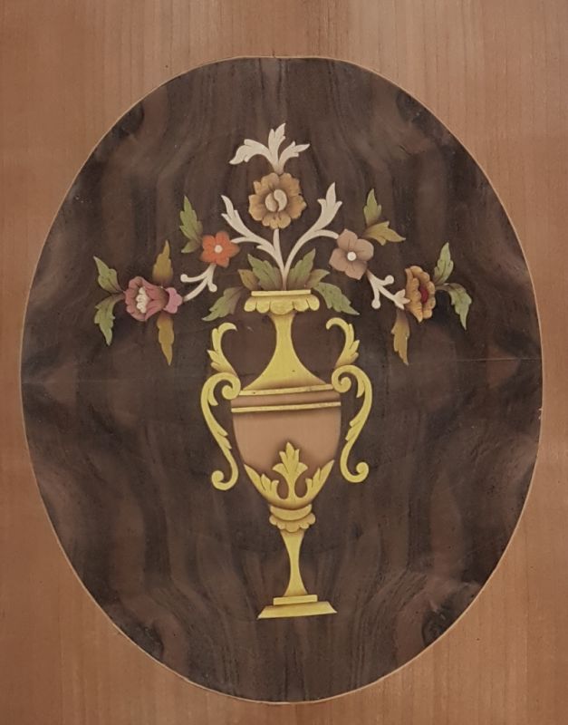 imagen de marquetería clásica en formato ovalado